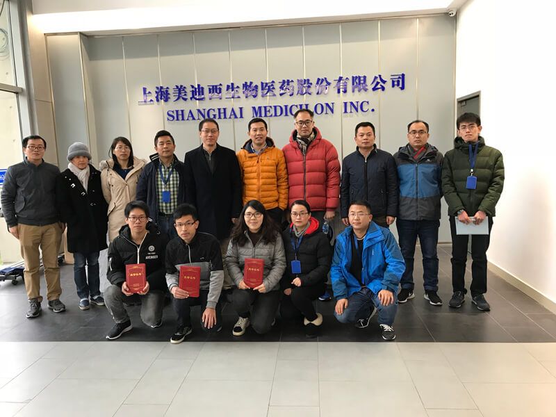 图为与会职员CA88南汇园区合影