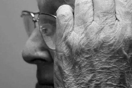 阿尔茨海默氏症（Alzheimer’s Disease）是21世纪人类面临的最大康健威胁之一