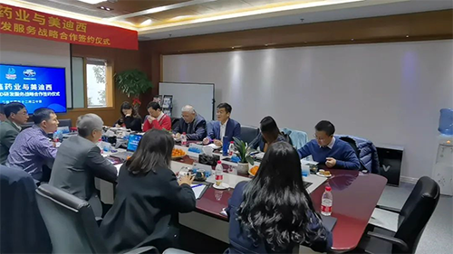 力鑫药业董事长&总司理高悦译、副总司理张倩、首席手艺官陈成斌、研发商务总监刘恩桂、总经办主任张梦晗