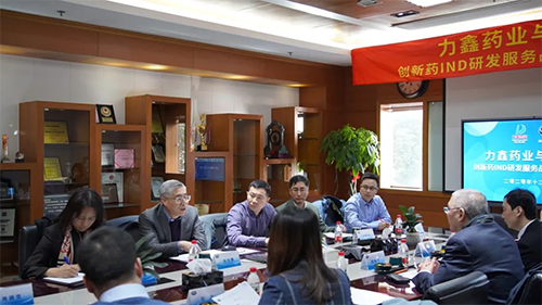 CA88首创人&CEO陈春麟博士、化学部与生物部高级副总裁任峰博士、药代动力学与生物剖析部副总裁辛保民博士、商务生长部副总裁蔡金娜博士等出席签约仪式。。。。。。